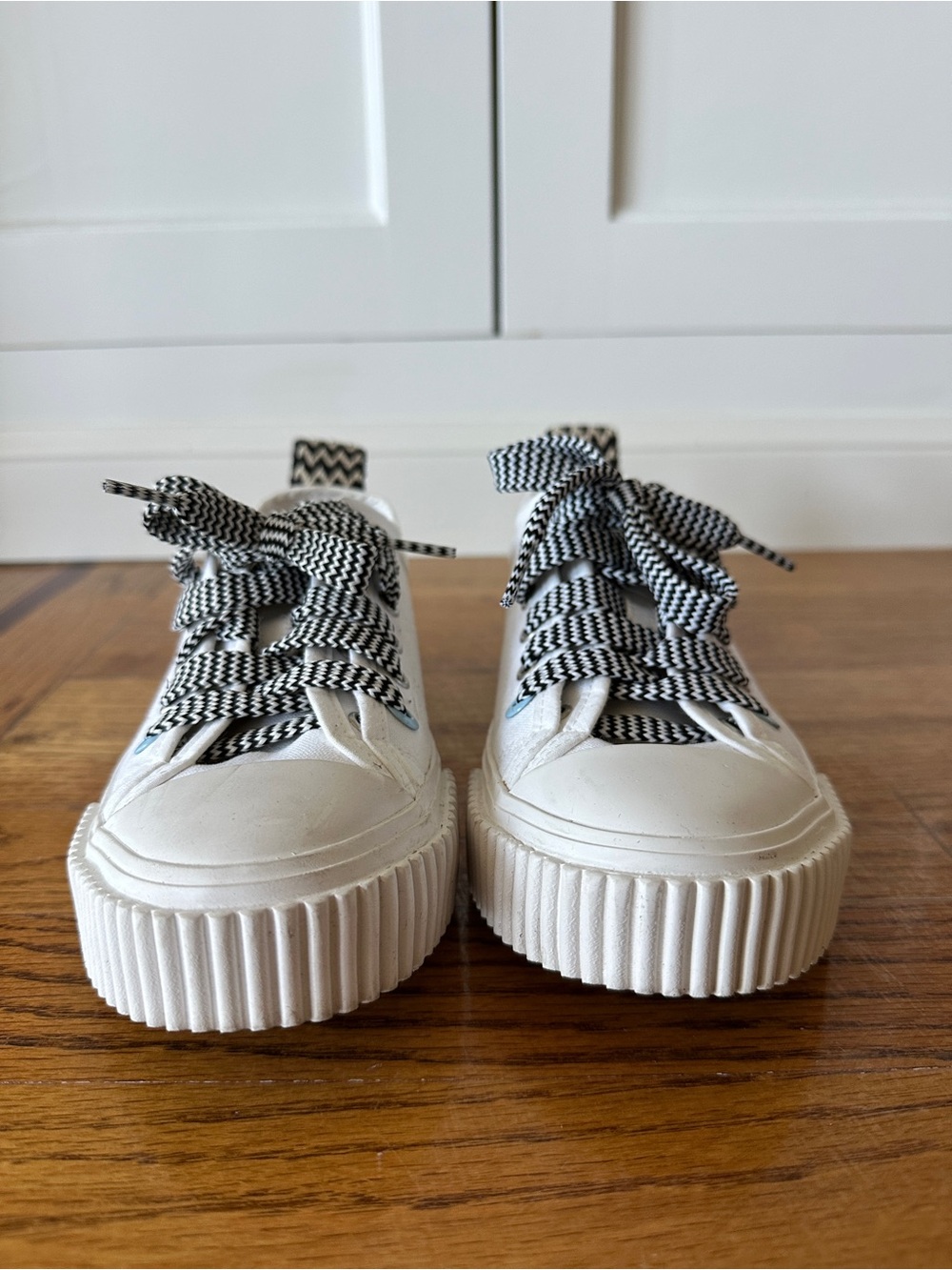 Lanvin White Canvas Low-Top Sneakers with Black & White Ribbon Laces size EU 36 - Picture 2 of 7